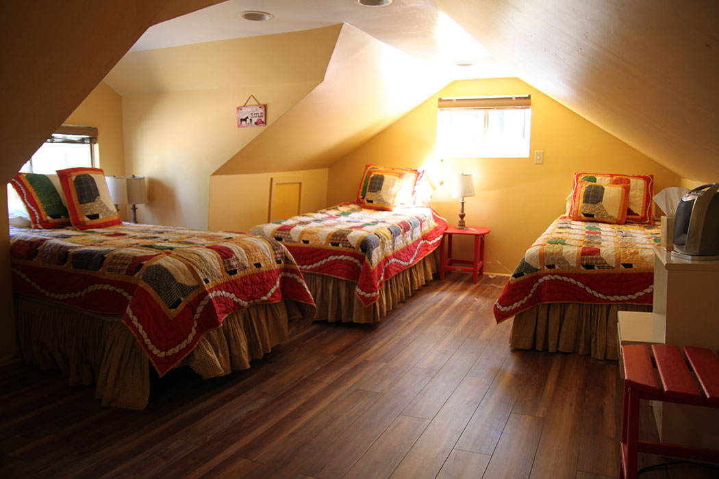 Upstairs loft with 3 twin beds